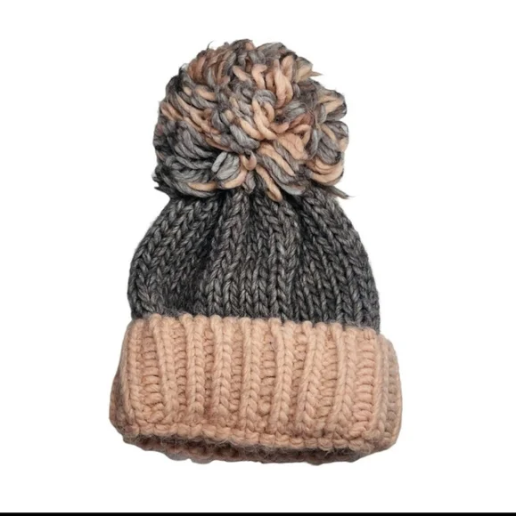 Gelso Bianco | Accessories | Gelso Bianco Gray Pink Knit Pom  display picture 1